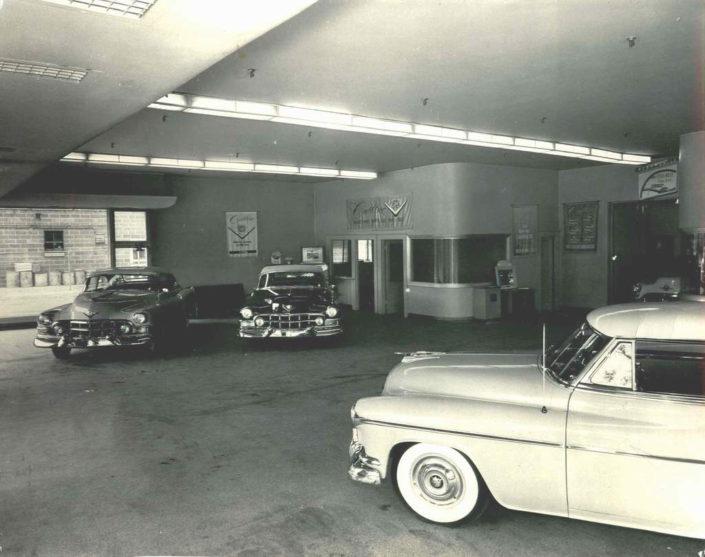 1952-ny-cadillac-olds-showroom