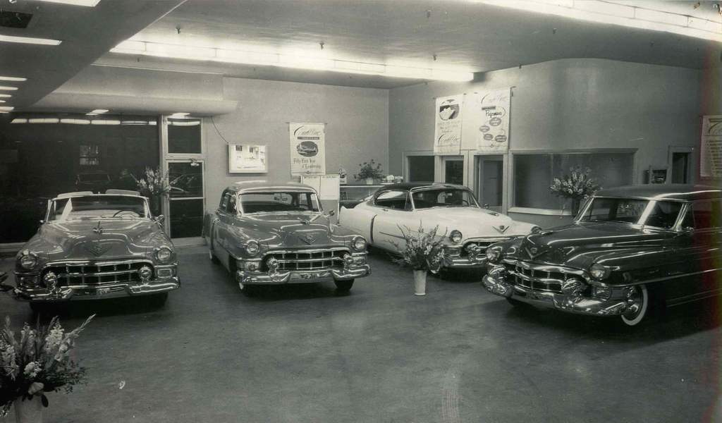 1953-ny-cadillac-olds-showroom